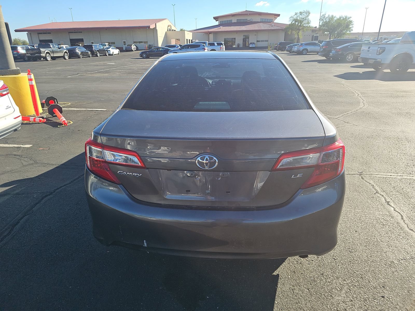 Used 2014 Toyota Camry LE image 5