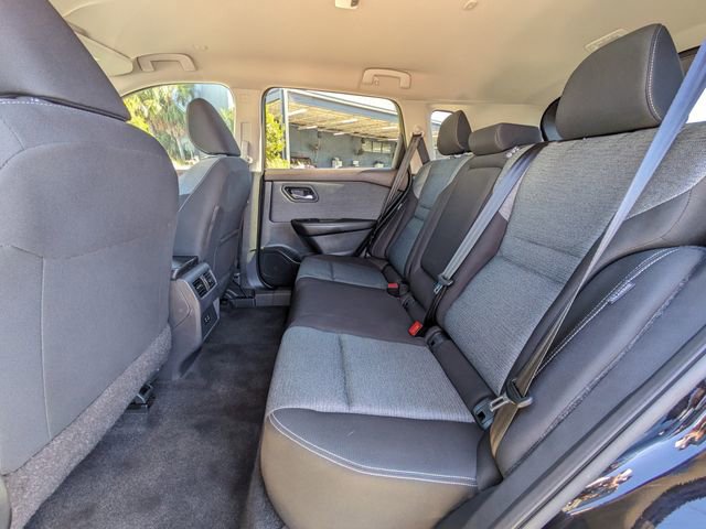 Used 2023 Nissan Rogue SV image 15