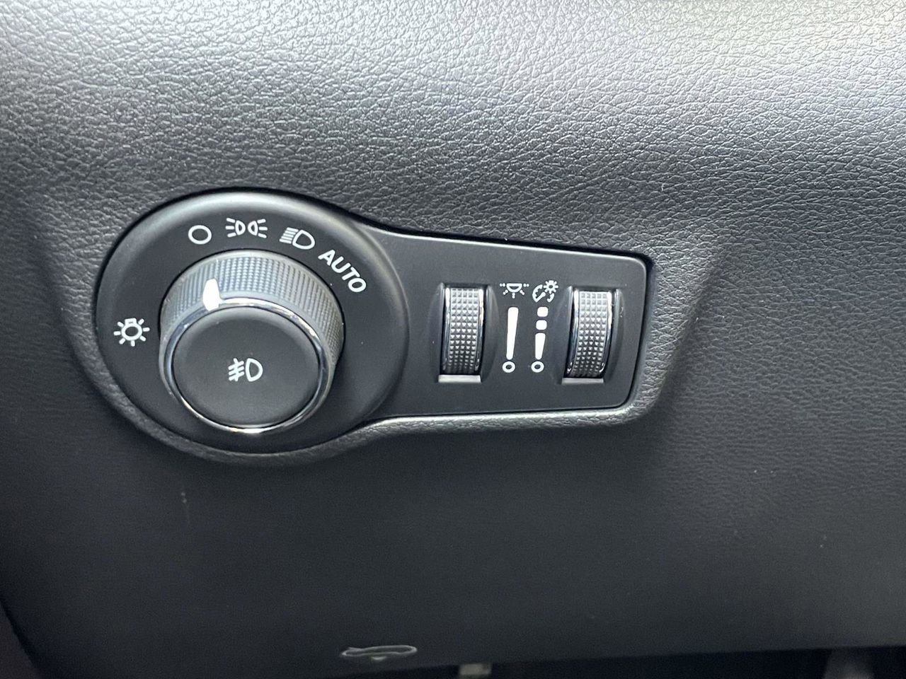 New 2026 Jeep Compass Latitude image 12