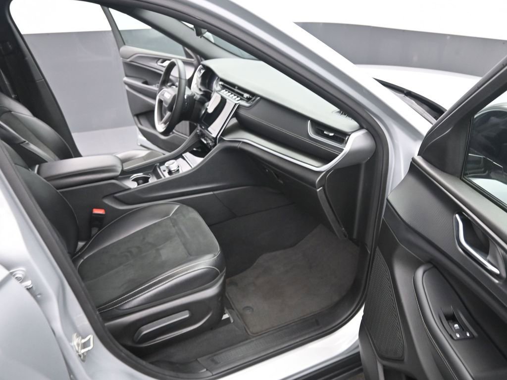 Used 2024 Jeep Grand Cherokee L Laredo image 19