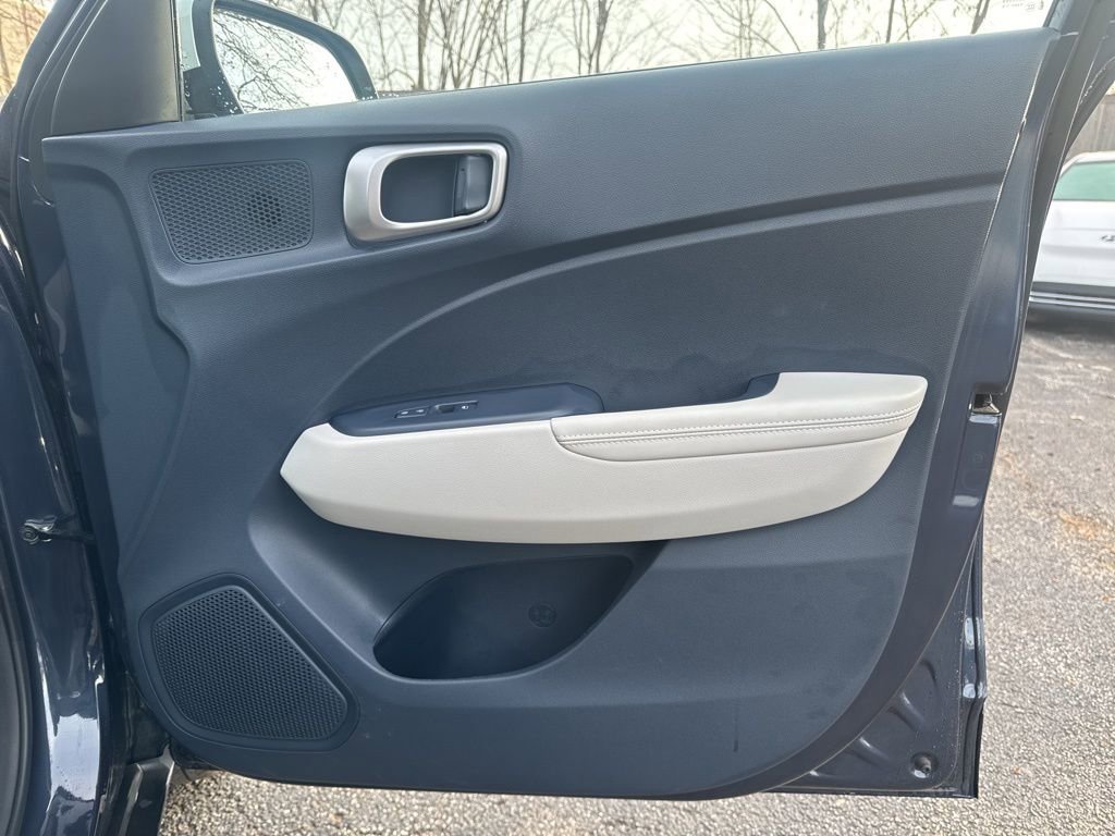 Used 2023 Hyundai Venue Limited w/ Cargo Package image 28