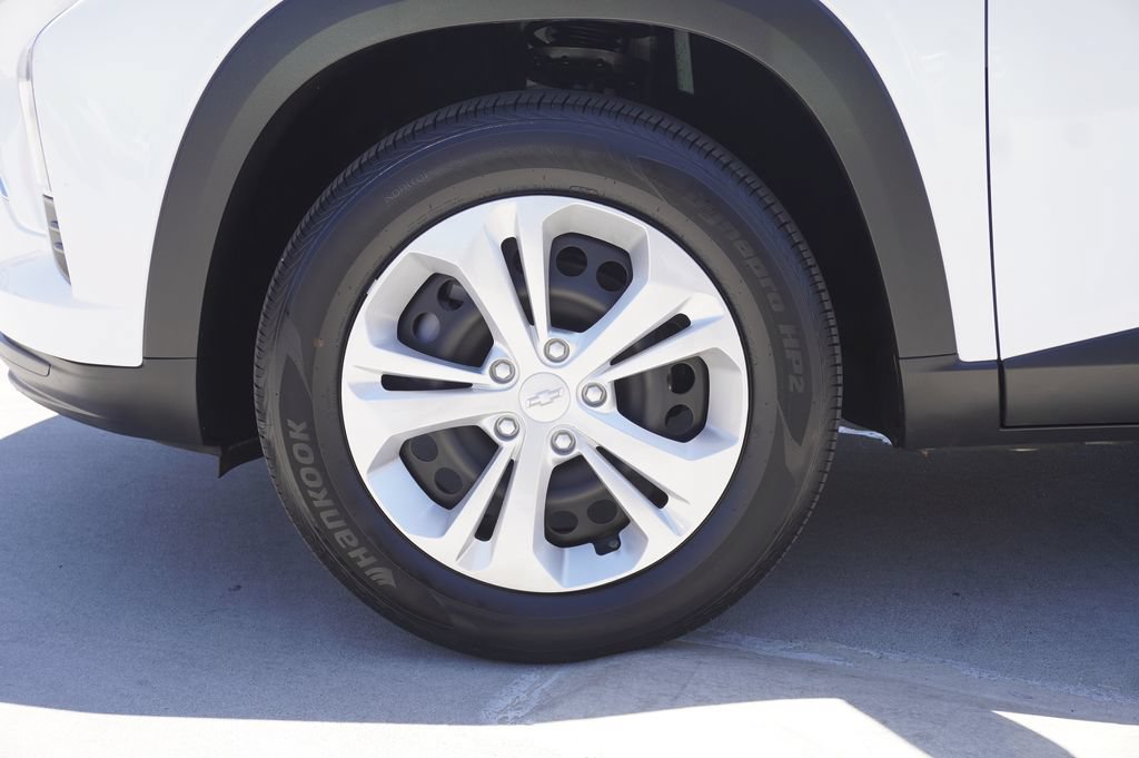 Used 2025 Chevrolet Trax LS FWD image 20