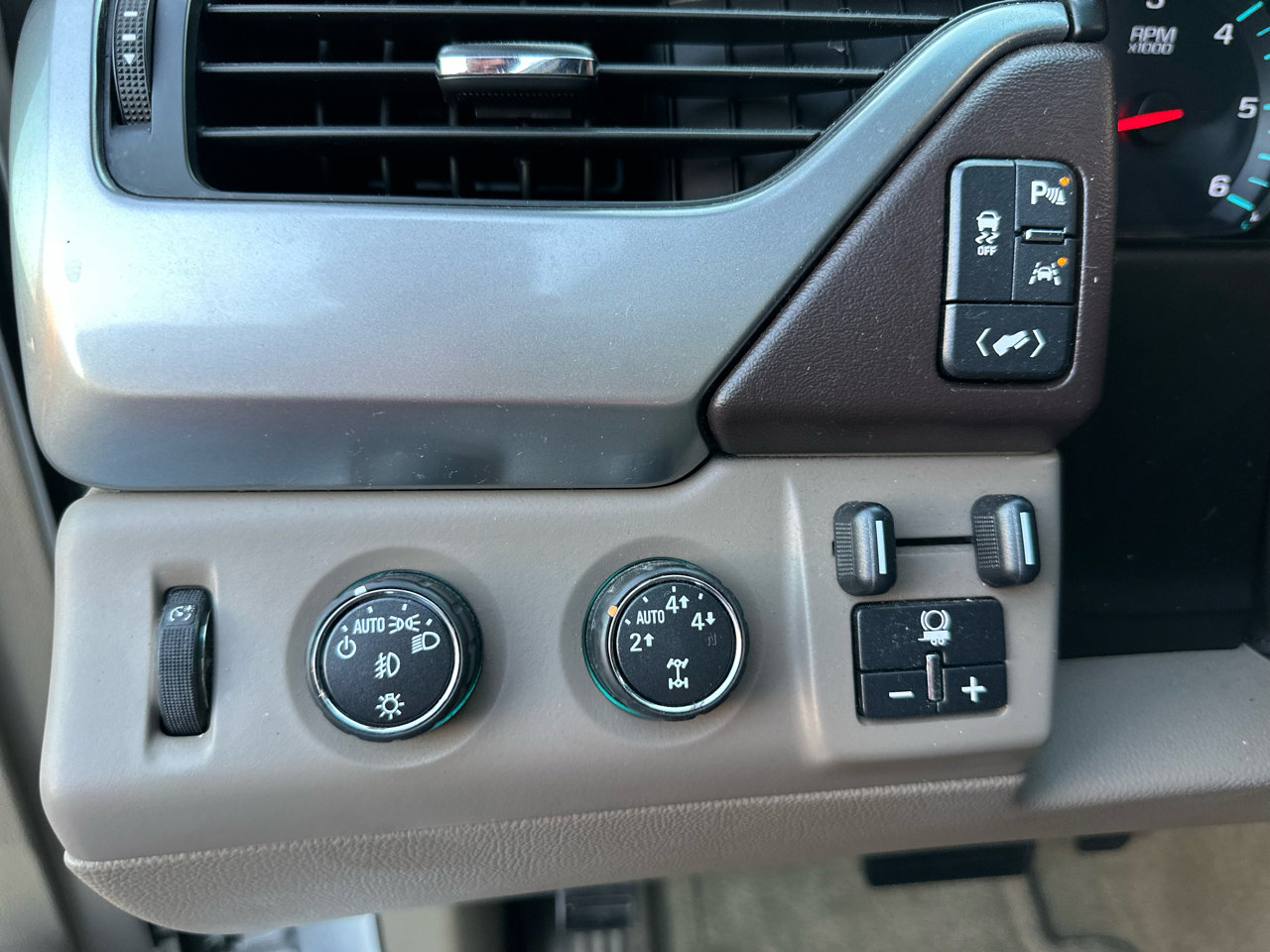 Used 2016 Chevrolet Suburban LT w/ LT Signature Package image 19