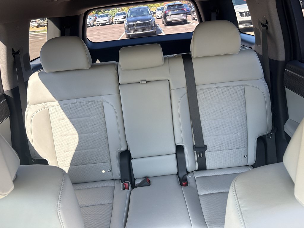 Used 2024 Hyundai Santa Fe Limited FWD image 23