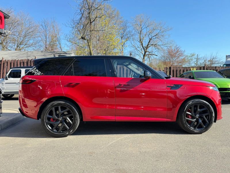 Used 2023 Land Rover Range Rover Sport SE Dynamic image 4