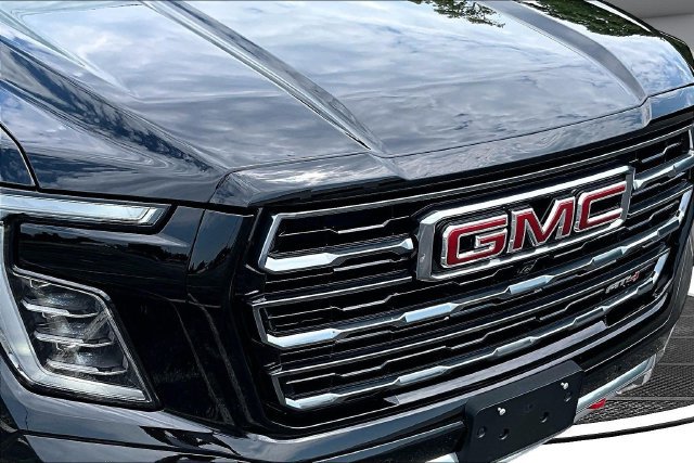 Used 2025 GMC Yukon XL AT4 AWD/4WD image 33