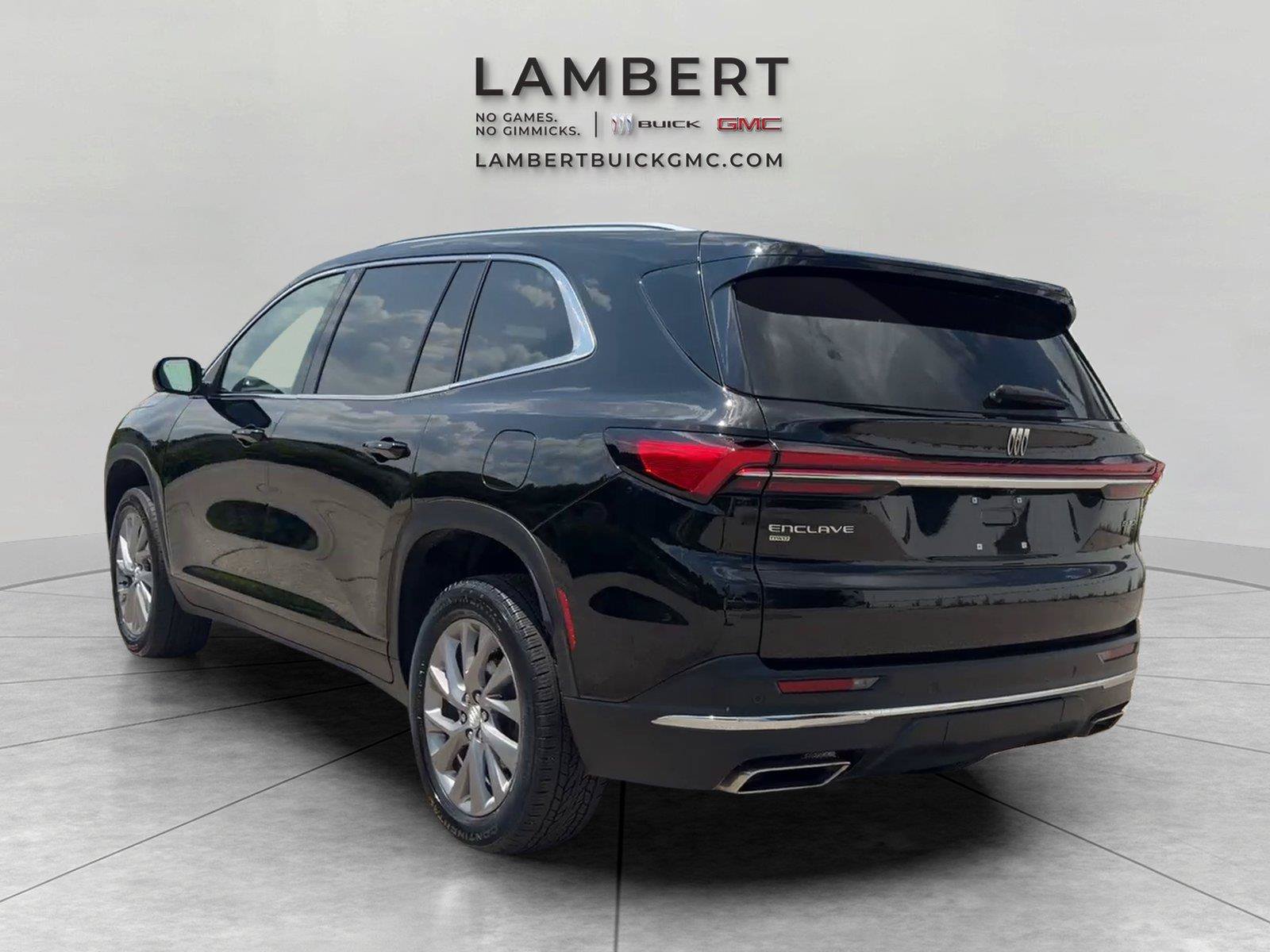 Used 2025 Buick Enclave Preferred AWD/4WD image 3