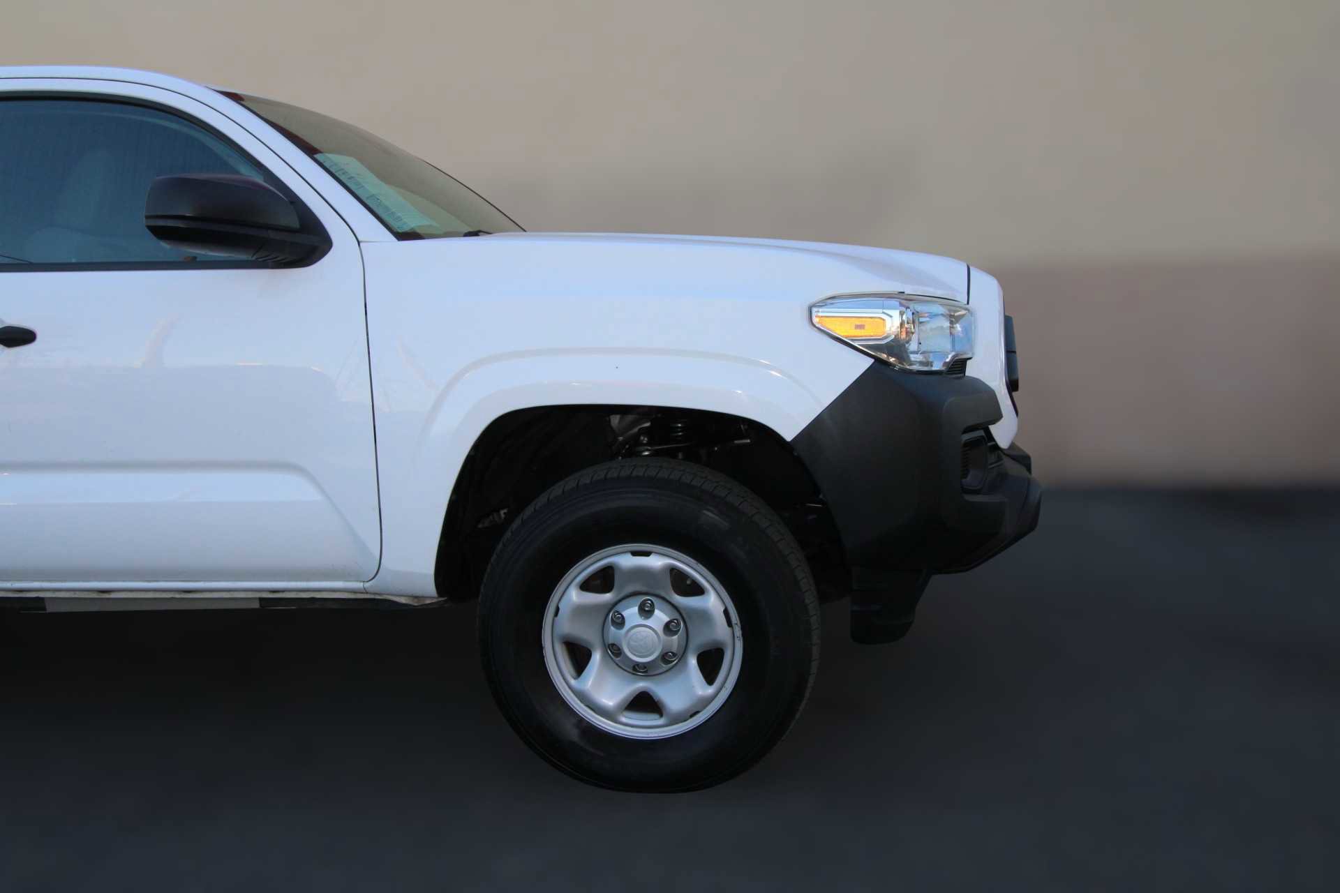 Used 2020 Toyota Tacoma SR image 5
