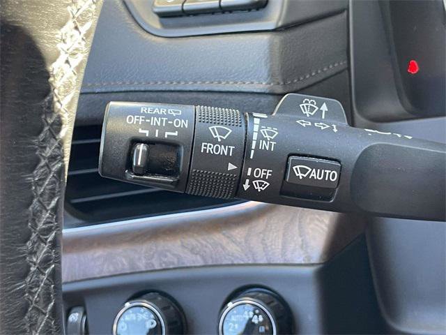 Used 2019 Cadillac Escalade Premium Luxury image 21