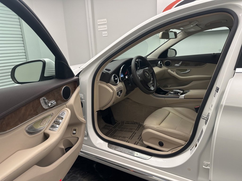 Used 2015 Mercedes-Benz C 300 Sedan w/ Luxury Package image 5