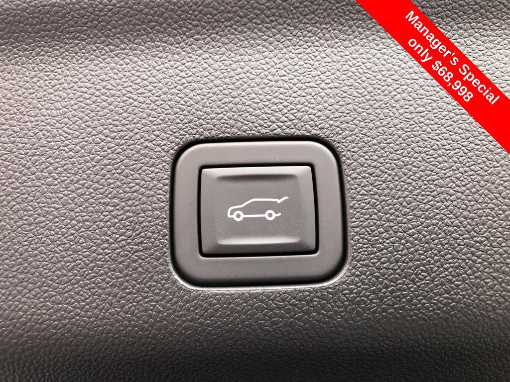 Used 2025 Chevrolet Suburban Premier AWD/4WD image 8