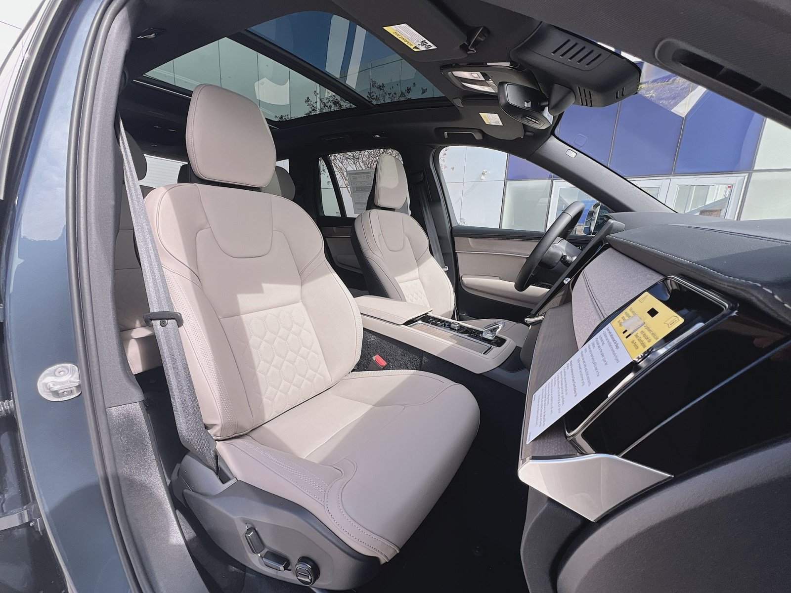 New 2026 Volvo XC90 B6 Plus w/ Protection Package Premier AWD/4WD image 36