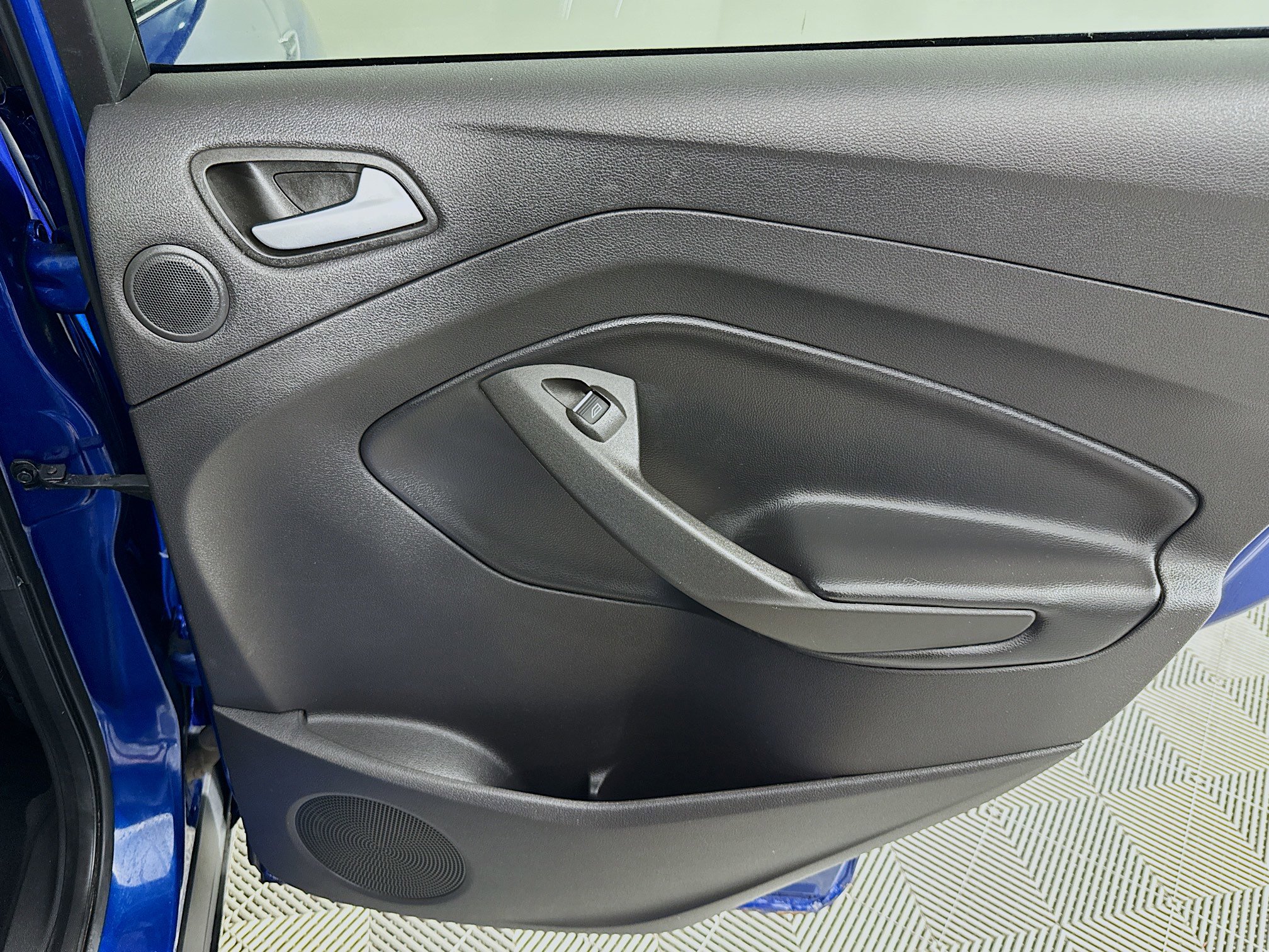 Used 2019 Ford Escape Titanium image 40