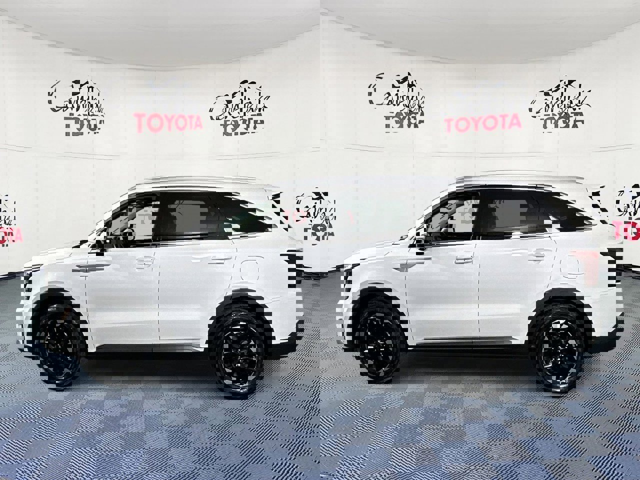 Used 2024 Kia Sorento S image 4