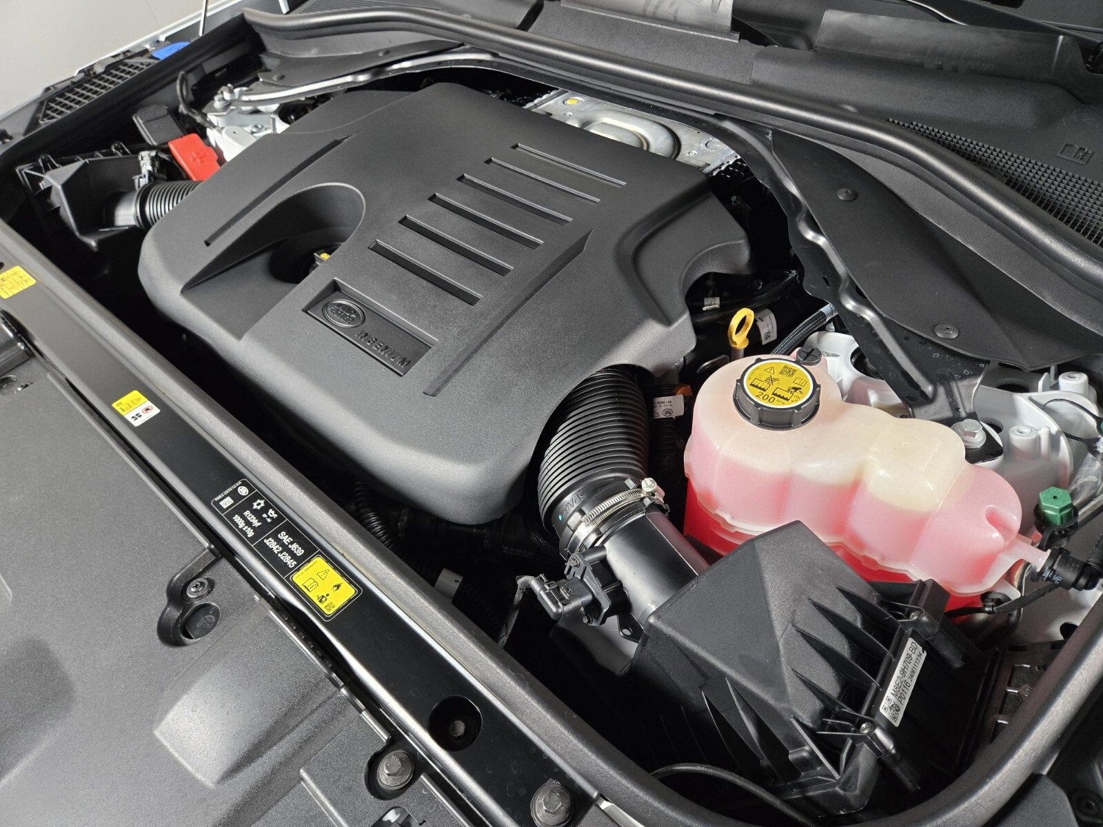 Used 2025 Land Rover Range Rover Long Wheelbase SE image 24