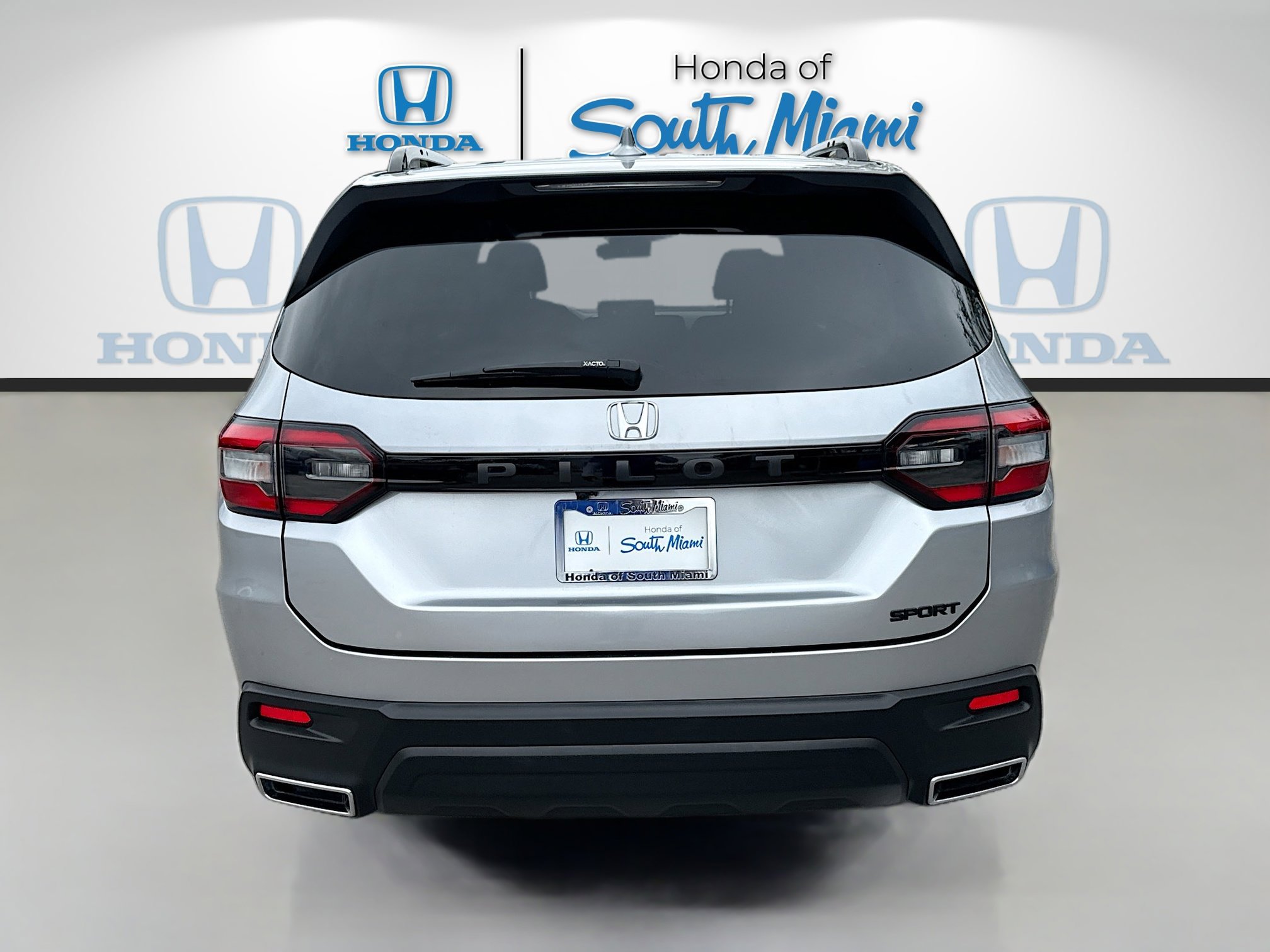 Used 2023 Honda Pilot Sport image 6