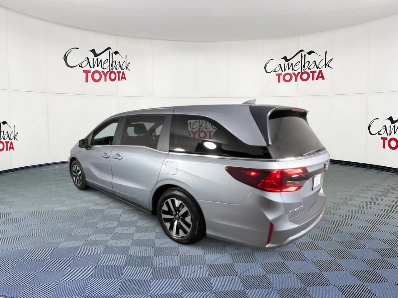 Used 2025 Honda Odyssey EX-L image 8