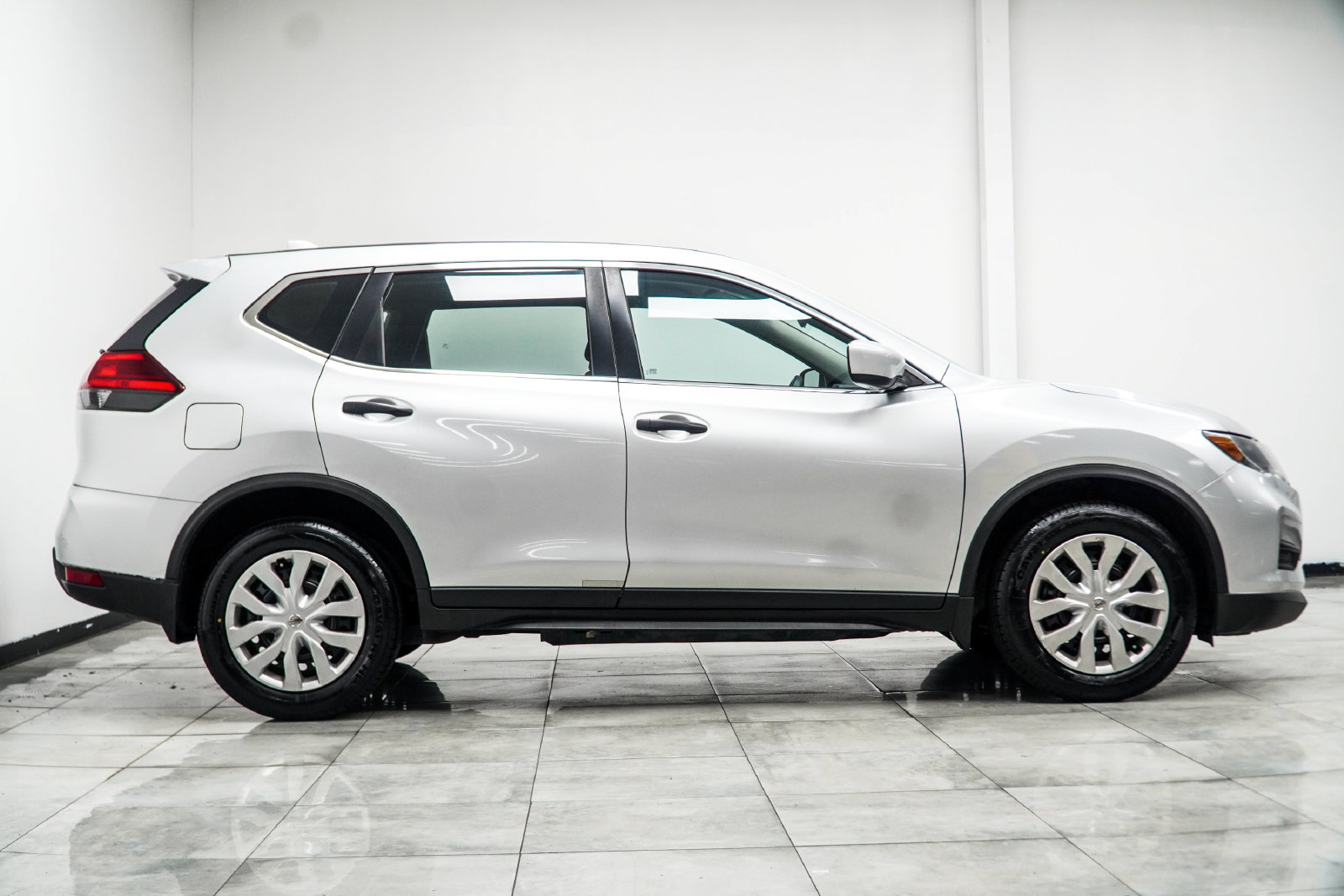Used 2017 Nissan Rogue S FWD image 8