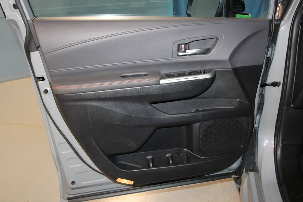 Used 2023 Toyota Sienna XSE image 5
