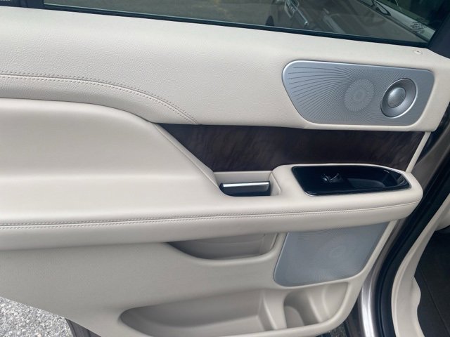 Used 2020 Lincoln Navigator Reserve w/ Luxury Package image 12
