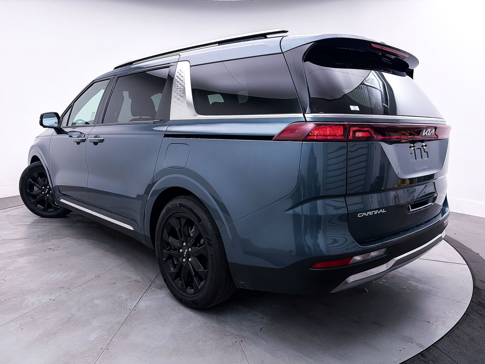 Certified 2024 Kia Carnival SX image 2