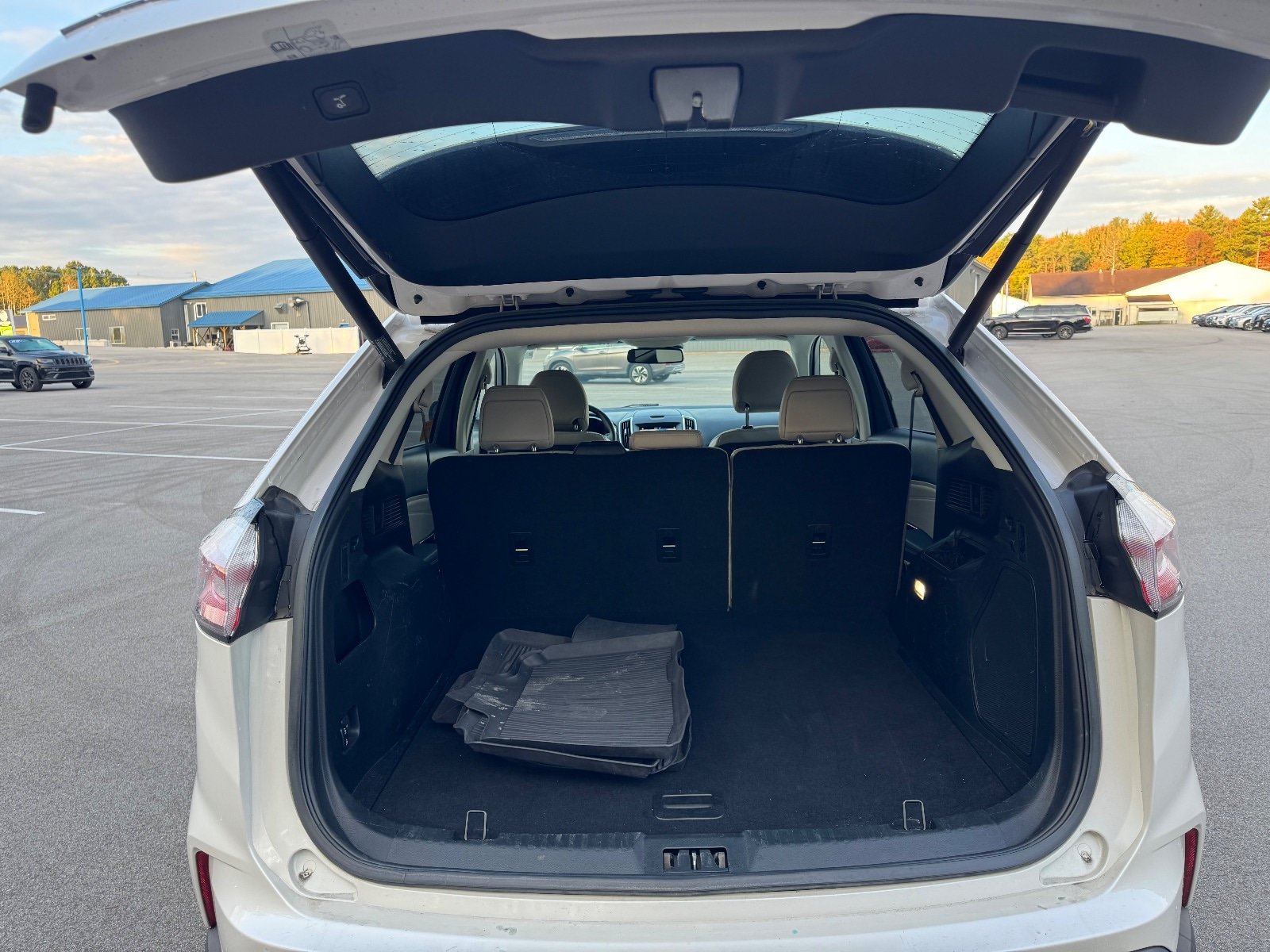 Used 2019 Ford Edge Titanium w/ Equipment Group 301A AWD/4WD image 14