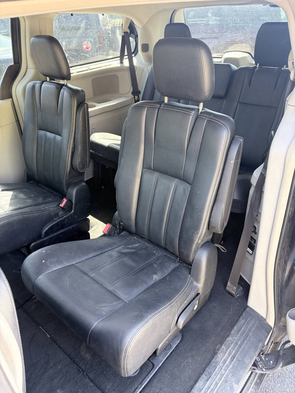 Used 2016 Chrysler Town & Country Touring w/ Driver Convenience Group FWD image 7
