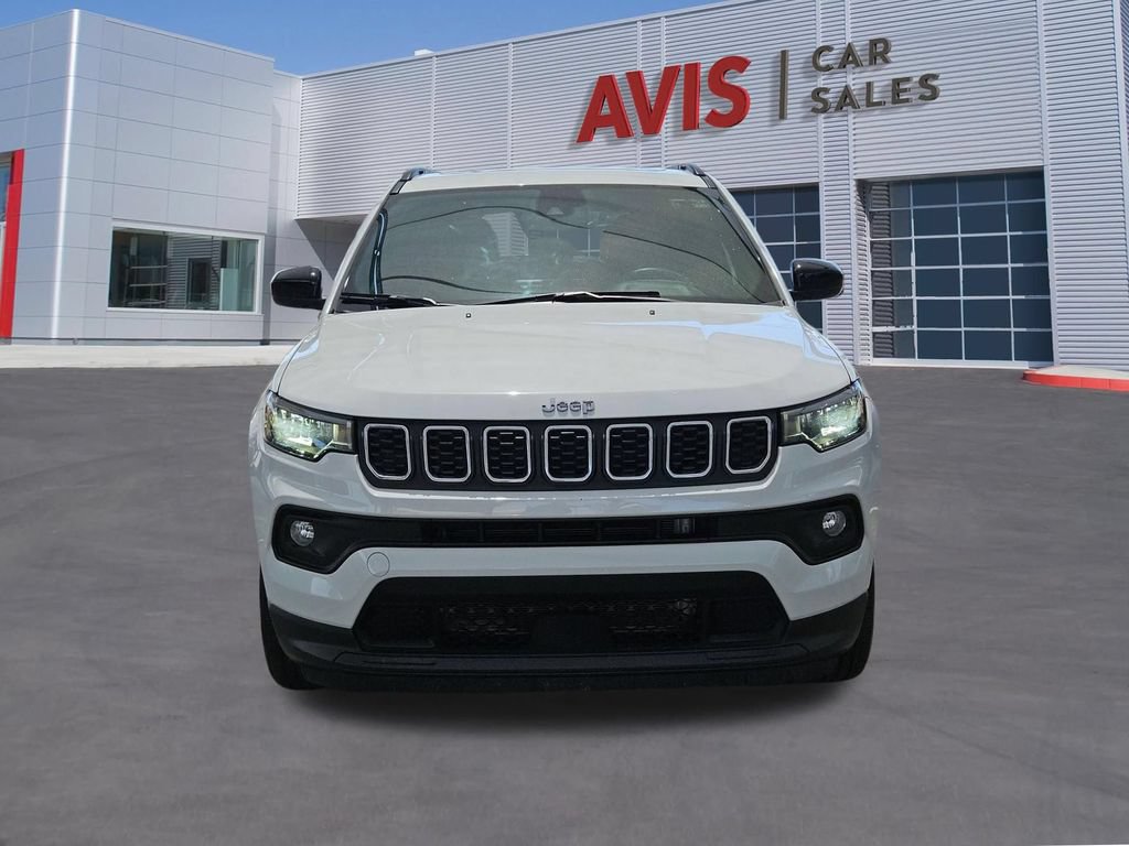Used 2025 Jeep Compass Latitude w/ Sun & Sound Group AWD/4WD image 2