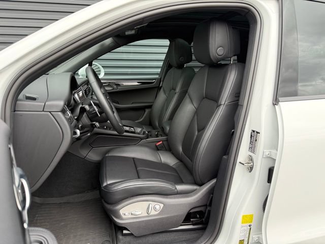 Certified 2026 Porsche Macan AWD/4WD image 5