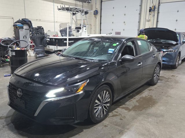 Used 2024 Nissan Altima 2.5 SV image 9