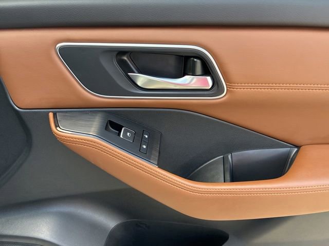Used 2024 Nissan Rogue Platinum w/ Platinum Premium Package FWD image 14