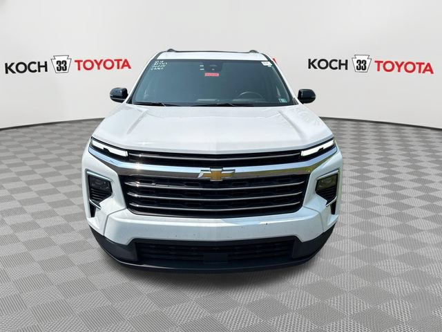 Used 2025 Chevrolet Traverse LT w/ Sun and Wheel Package AWD/4WD image 2
