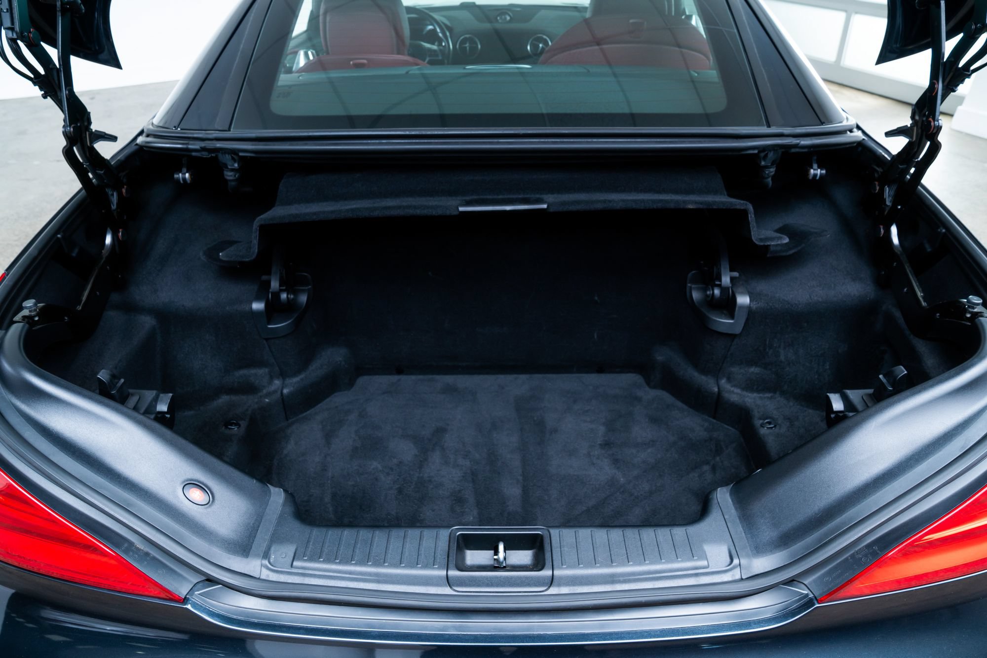 Used 2015 Mercedes-Benz SL 550 image 8