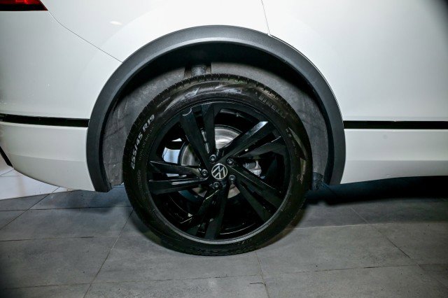 Used 2024 Volkswagen Tiguan SE R-Line image 40