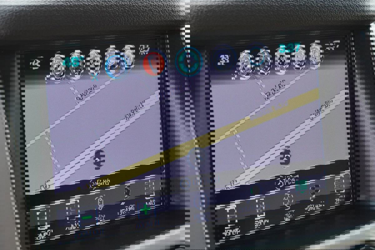 Used 2017 GMC Yukon SLT w/ Open Road Package image 38