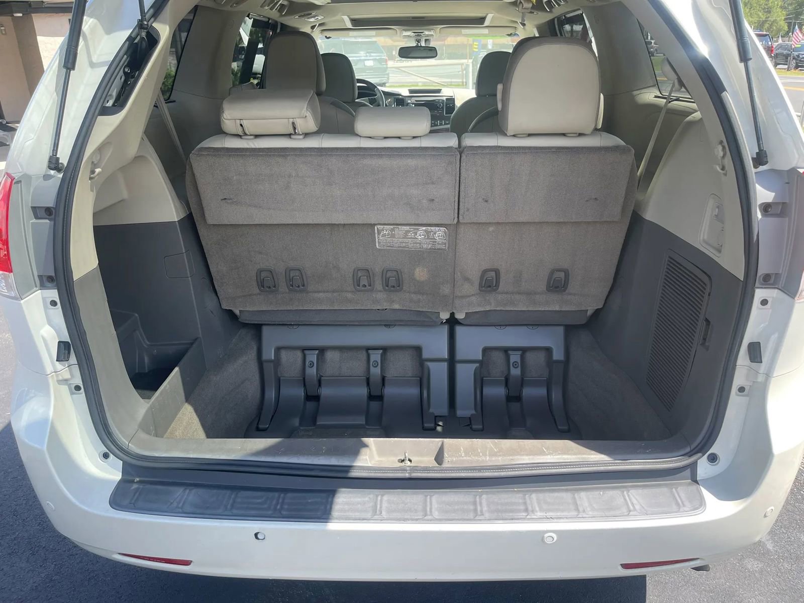 Used 2013 Toyota Sienna Limited w/ Advanced Technology Pkg FWD image 17