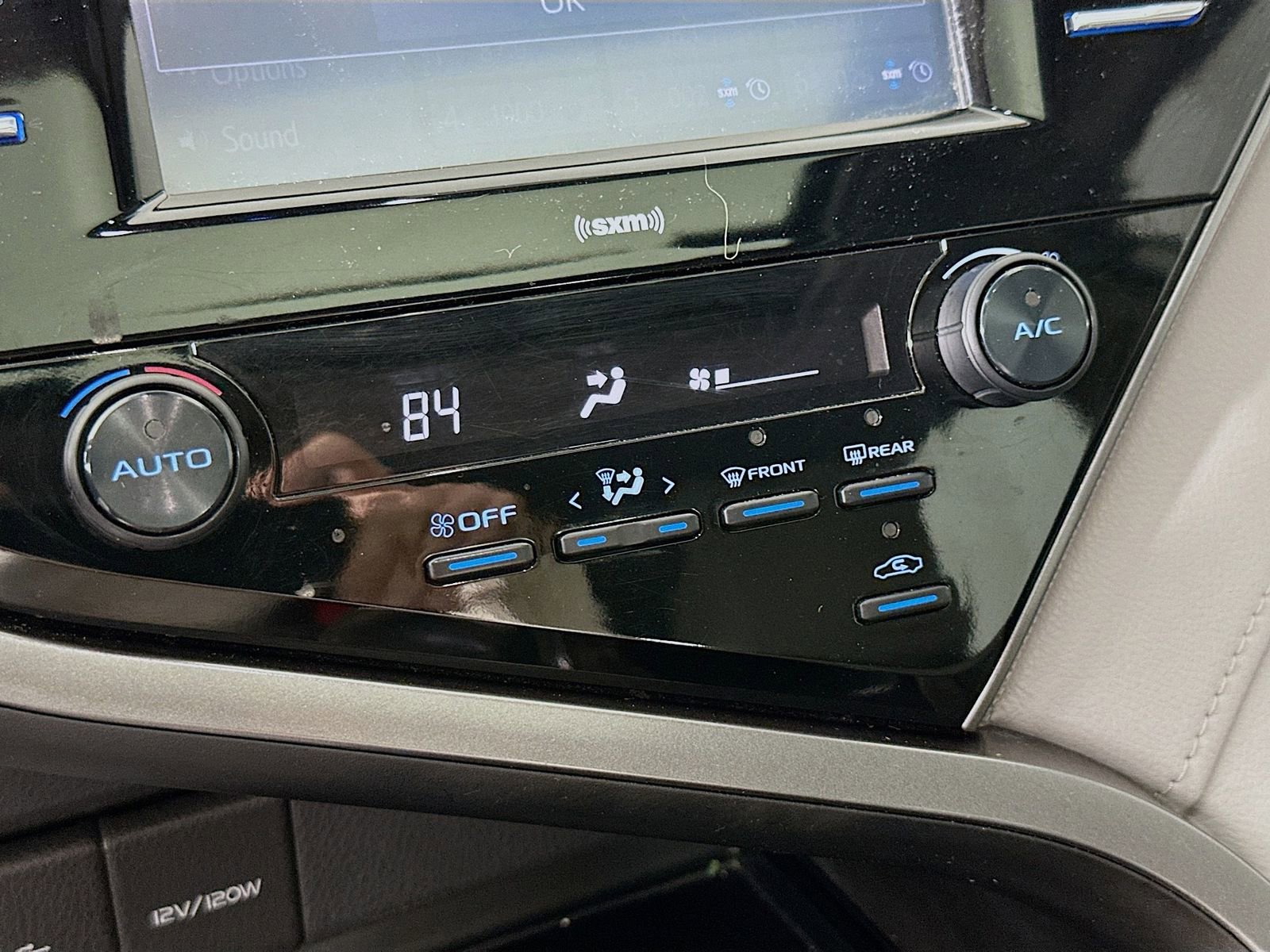 Certified 2020 Toyota Camry SE image 16