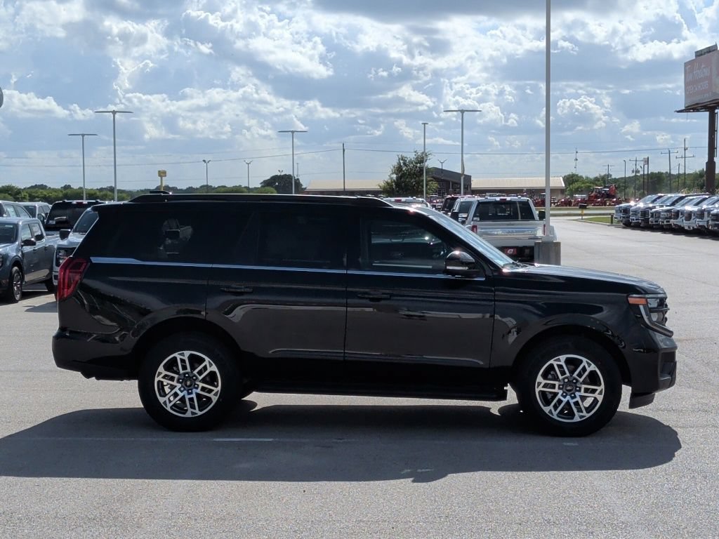 New 2026 Ford Expedition Active RWD image 9