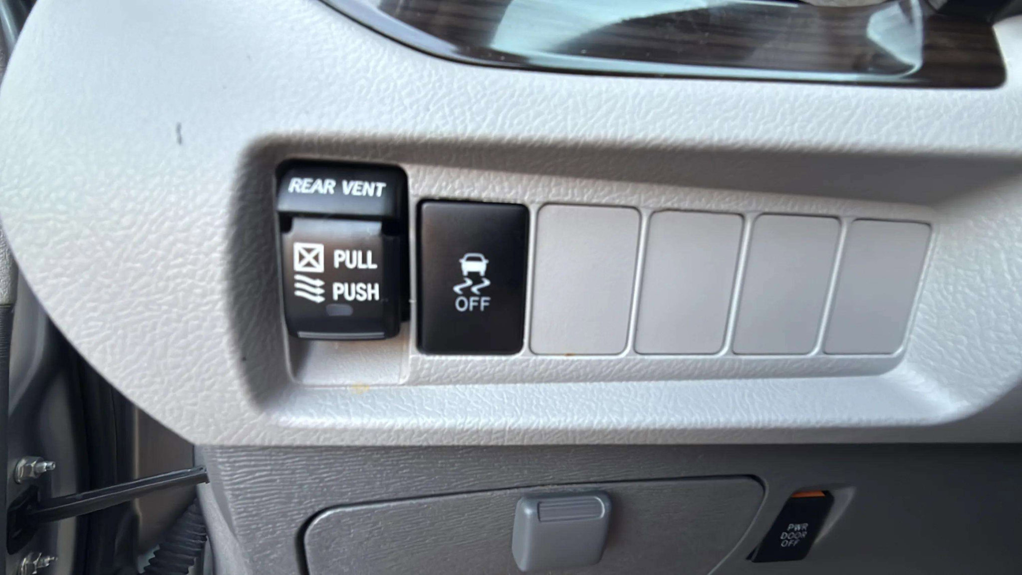 Used 2018 Toyota Sienna XLE image 48