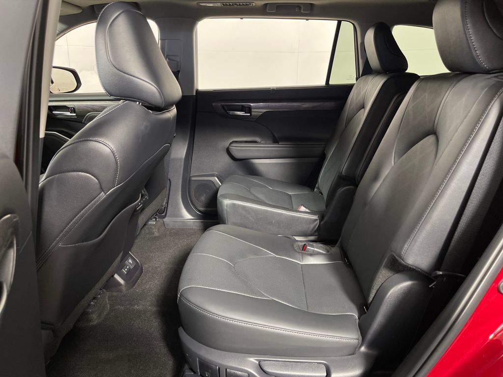 Certified 2026 Toyota Highlander Platinum AWD/4WD image 13