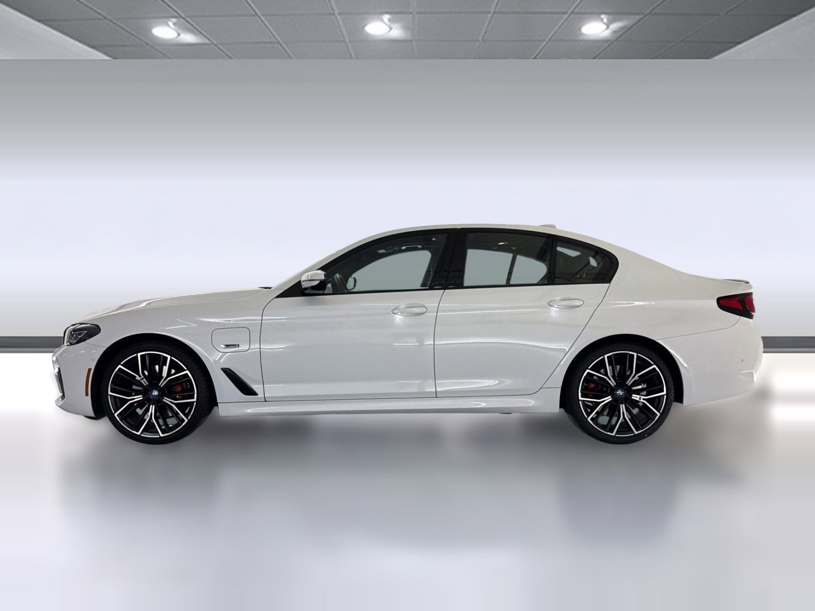 Certified 2023 BMW 530e w/ M Sport Package image 2