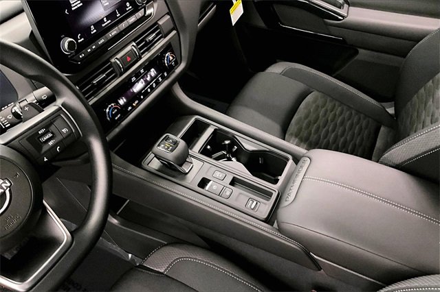 New 2025 Nissan Pathfinder S image 8