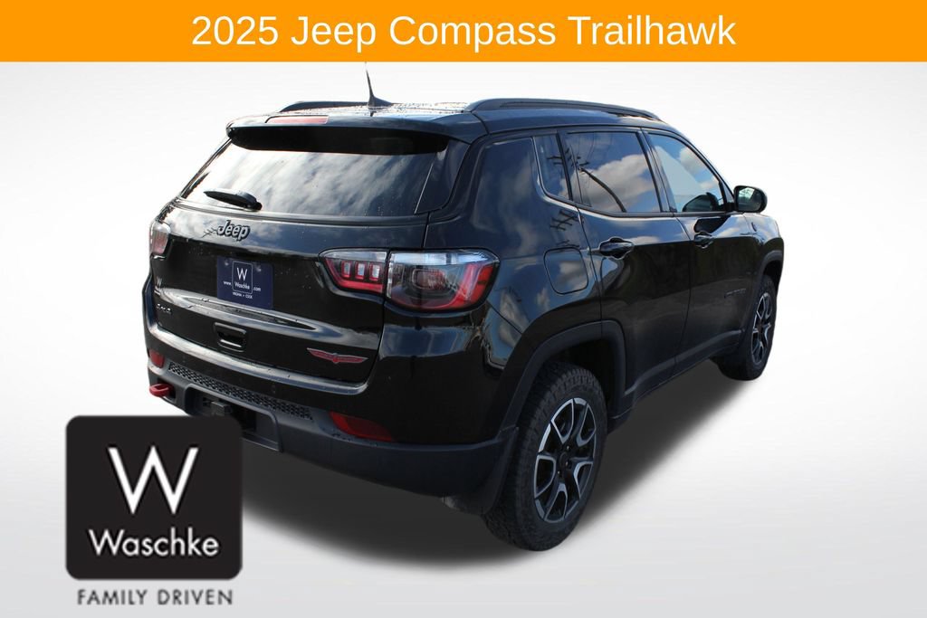 Used 2025 Jeep Compass Trailhawk w/ Trailhawk Convenience Group AWD/4WD image 8