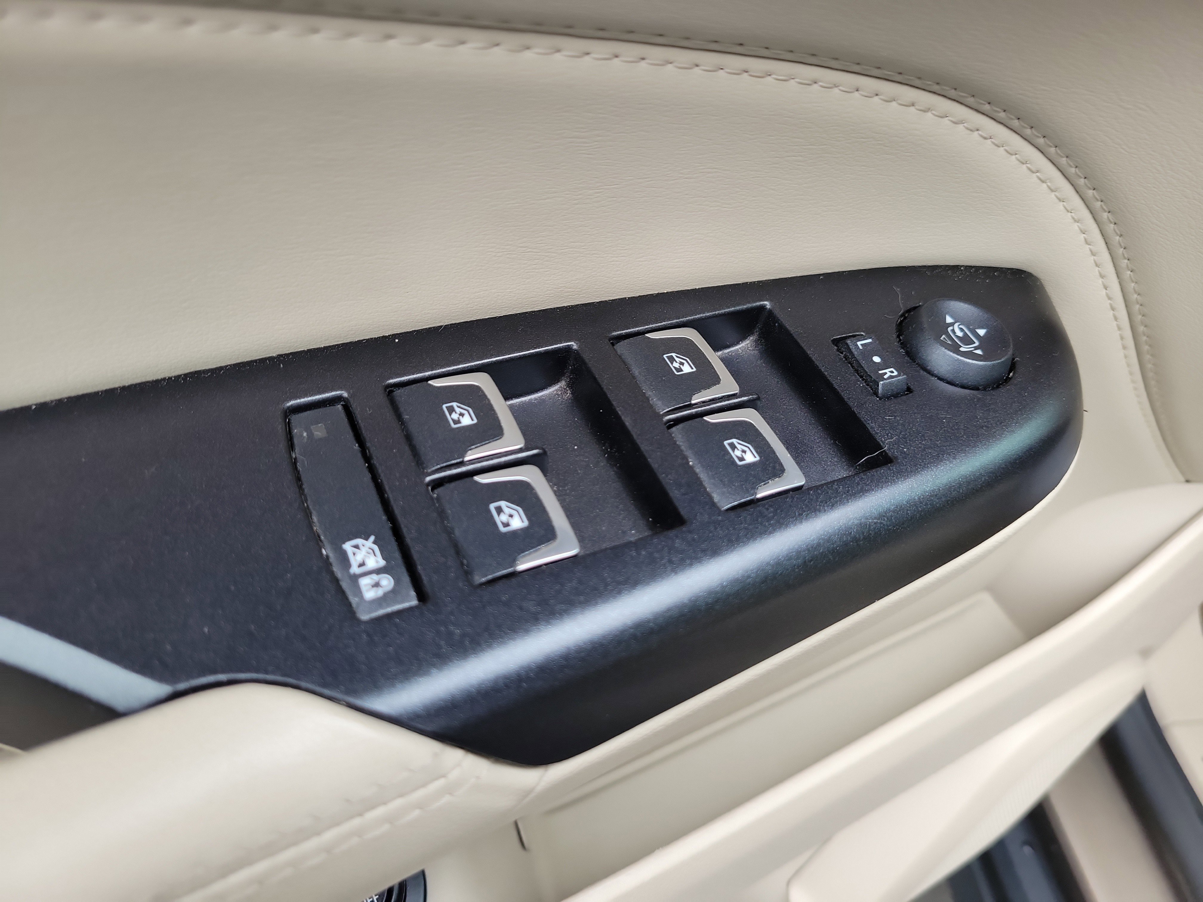 Used 2015 Cadillac SRX Performance w/ Driver Awareness Package FWD image 21