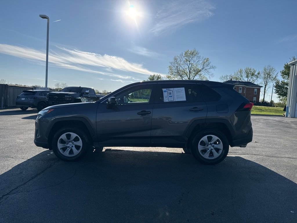 Used 2023 Toyota RAV4 LE AWD/4WD image 2