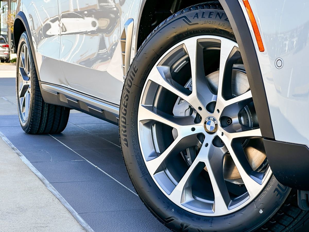 New 2026 BMW X5 xDrive40i w/ Premium Package image 2