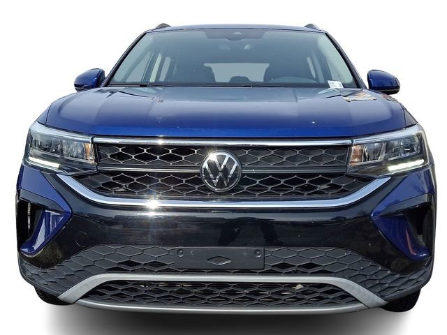 Certified 2023 Volkswagen Taos SE image 2