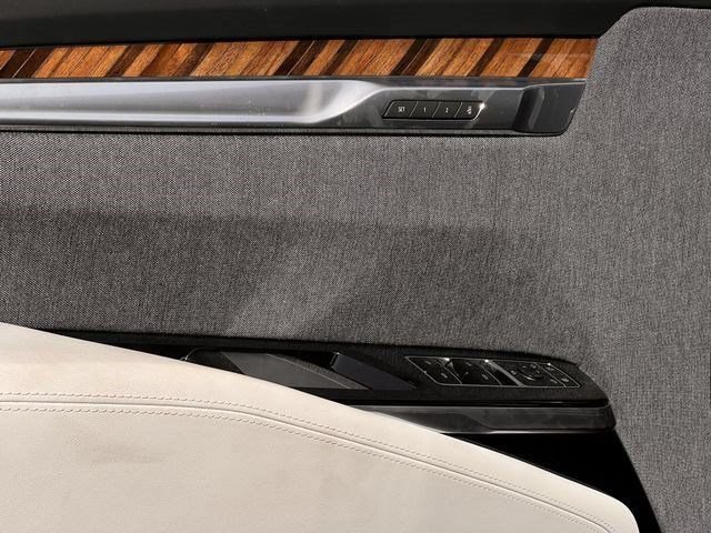 New 2026 Cadillac Escalade ESV Platinum Sport w/ LPO, Floor Liner Package AWD/4WD image 21