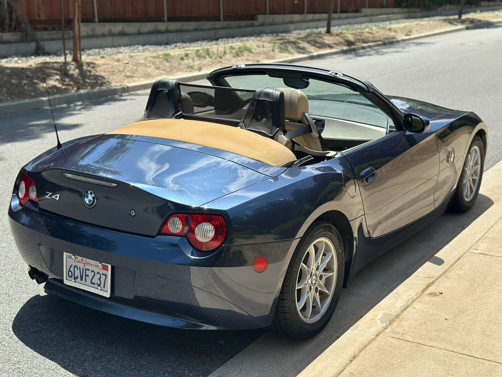 Used 2005 BMW Z4 2.5i RWD image 8
