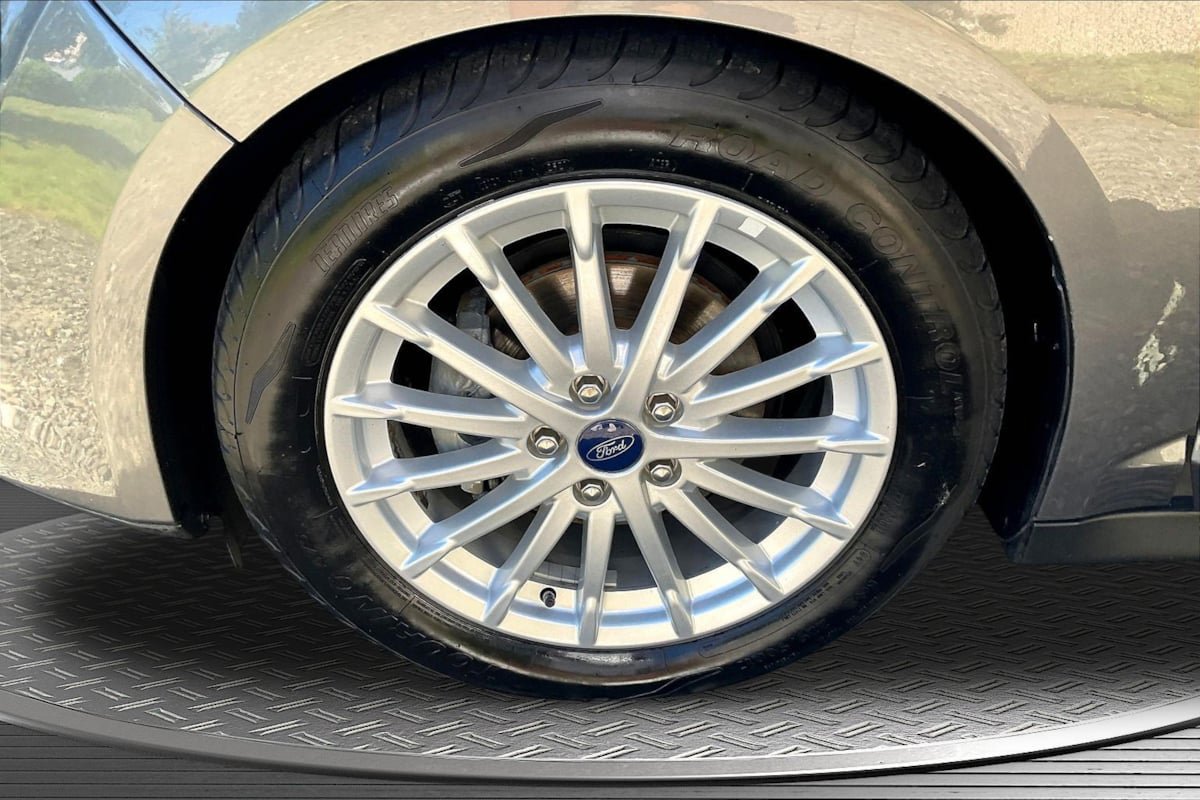 Used 2013 Ford C-MAX SE FWD image 32